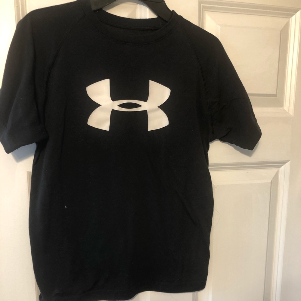 black under armour t-shirt